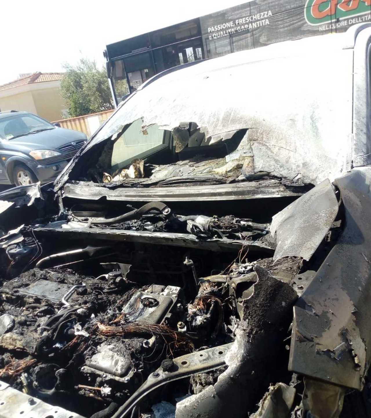 Notte di fuoco a Tortolì dati alle fiamme tre Suv 