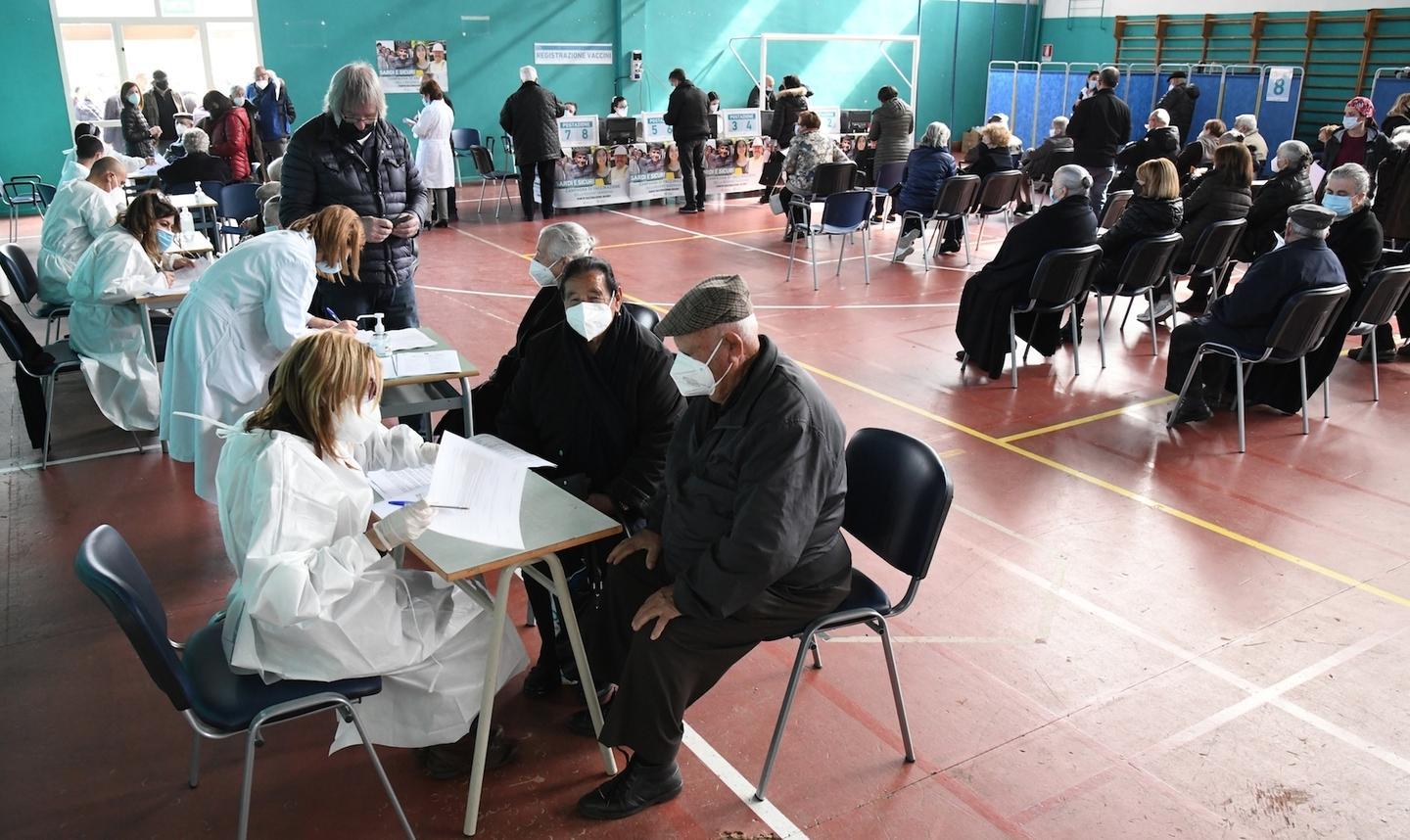 Vaccini, appello della Assl: 6400 dosi a disposizione 