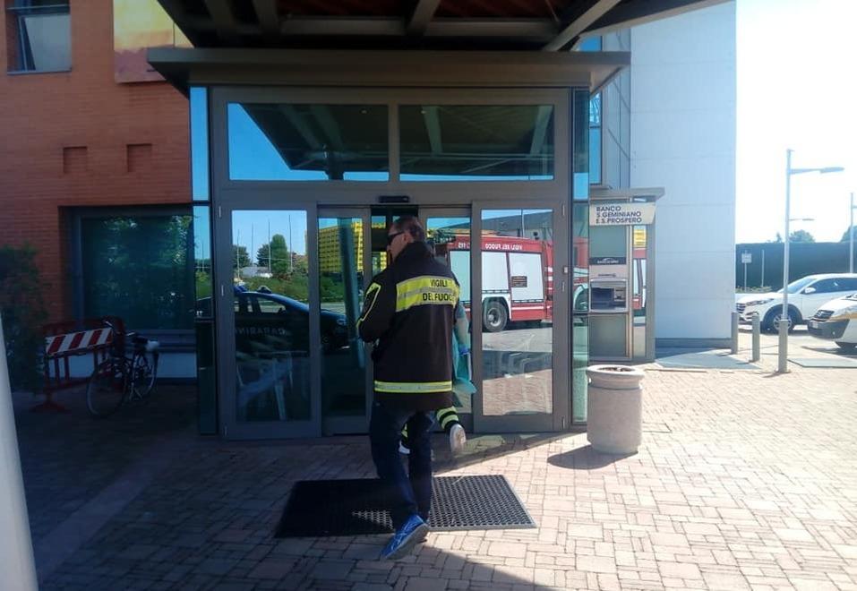 San Possidonio Crolla Il Controsoffitto Dell hotel Dei Profughi Due 
