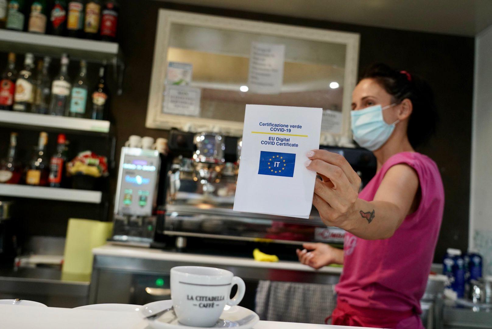 Ferrara, Green pass nei ristoranti e nuovi disagi. Sui tavoli all’aperto ristoratori divisi 