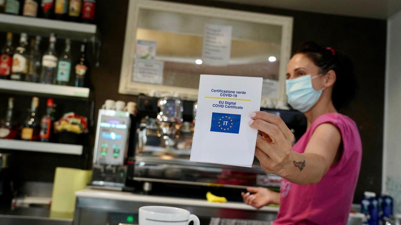 Ferrara, Green pass nei ristoranti e nuovi disagi. Sui tavoli all’aperto ristoratori divisi