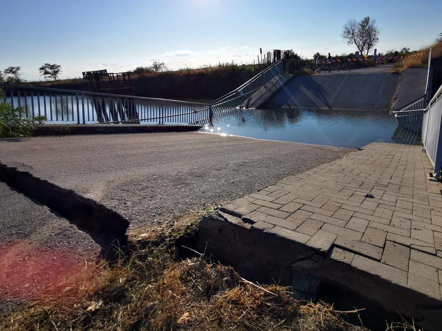 Comacchio, ponte della salina crollato: dopo la paura il Comune corre ai ripari 