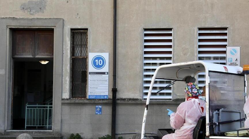 L'entrata del 10° padiglione, dove sono ricoverati i piazenti Covid (arch. Marzi)