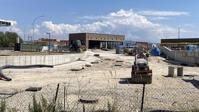 Il cantiere ancora aperto per la costruzione del nuovo centro commerciale marchio Conad (foto Michele Falorni/Silvi)