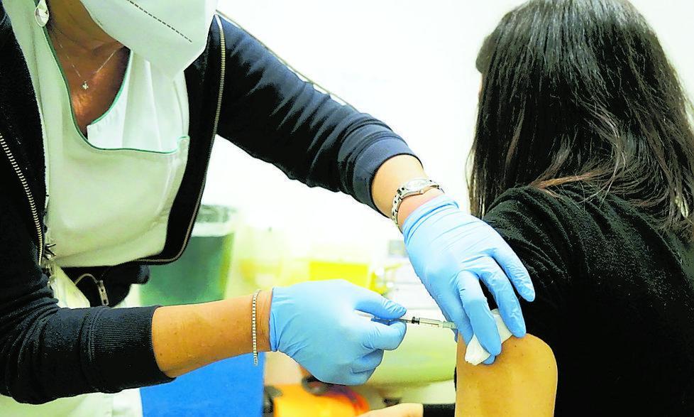 Da oggi chi non ha ancora ricevuto la prima dose di vaccino può recarsi, senza prenotazione, nei punti vaccinali dell’Asl Toscana Centro