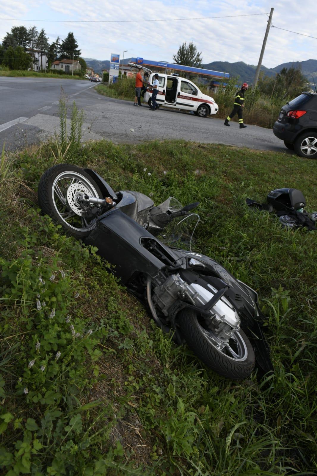 Sbalzato nel fosso dopo lo scontro 