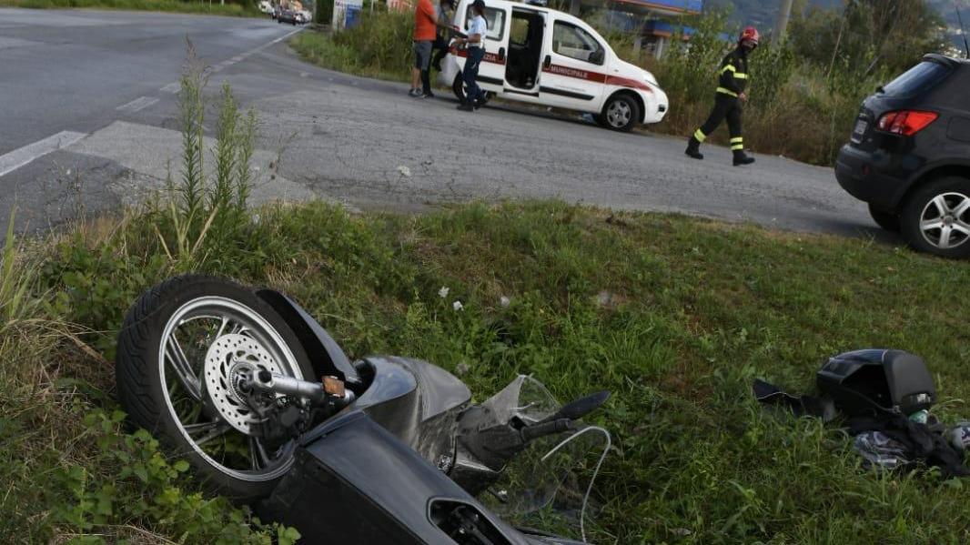 Sbalzato nel fosso dopo lo scontro