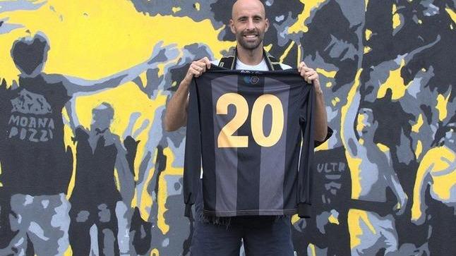 Borja Valero con la maglia del Lebowski