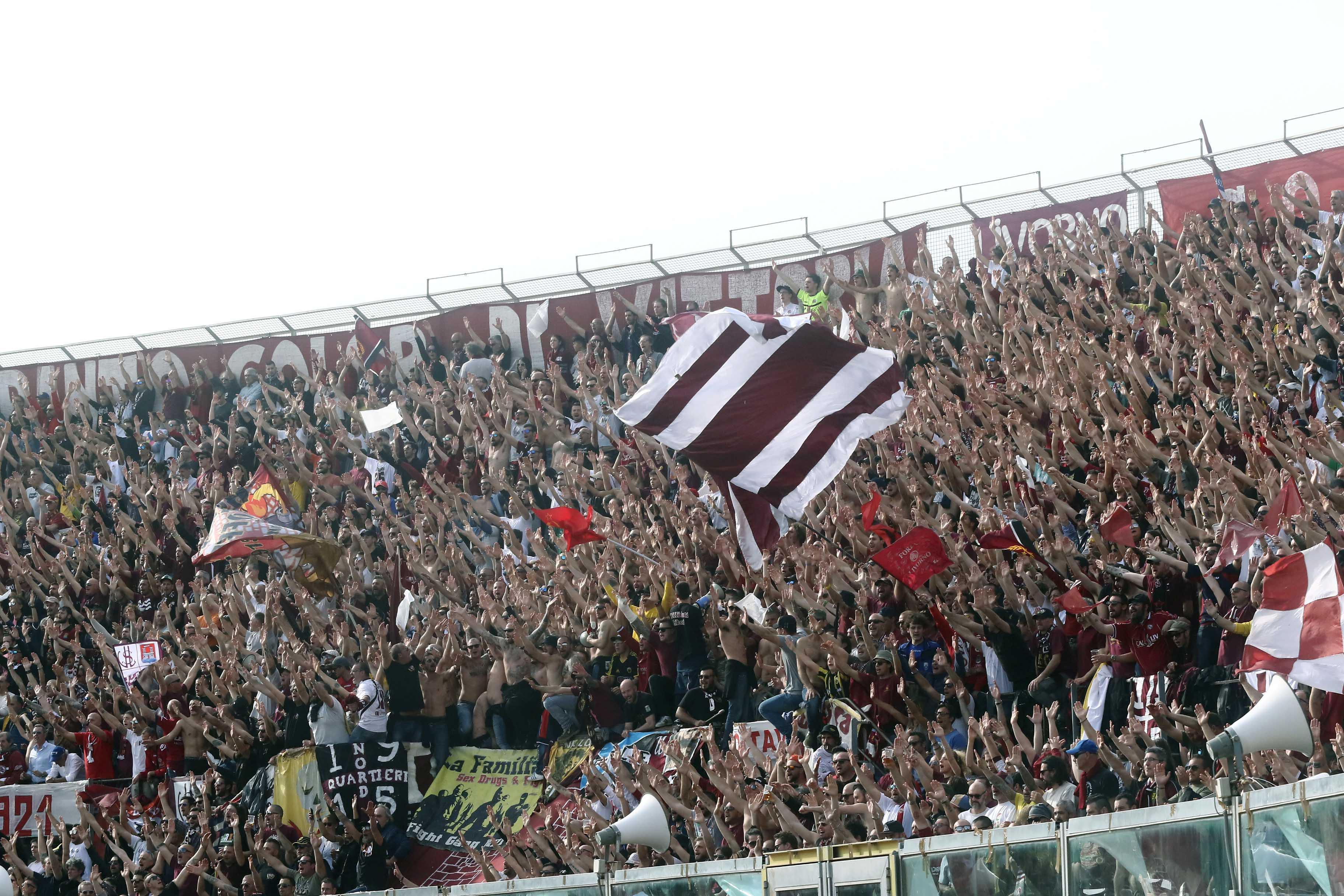 I tifosi del Livorno, pronti a tornare allo stadio nonostante la discesa in Eccellenza