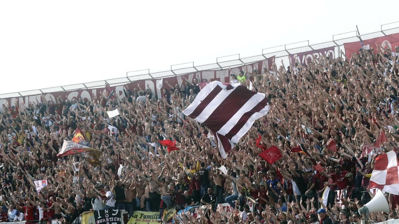 I tifosi del Livorno, pronti a tornare allo stadio nonostante la discesa in Eccellenza