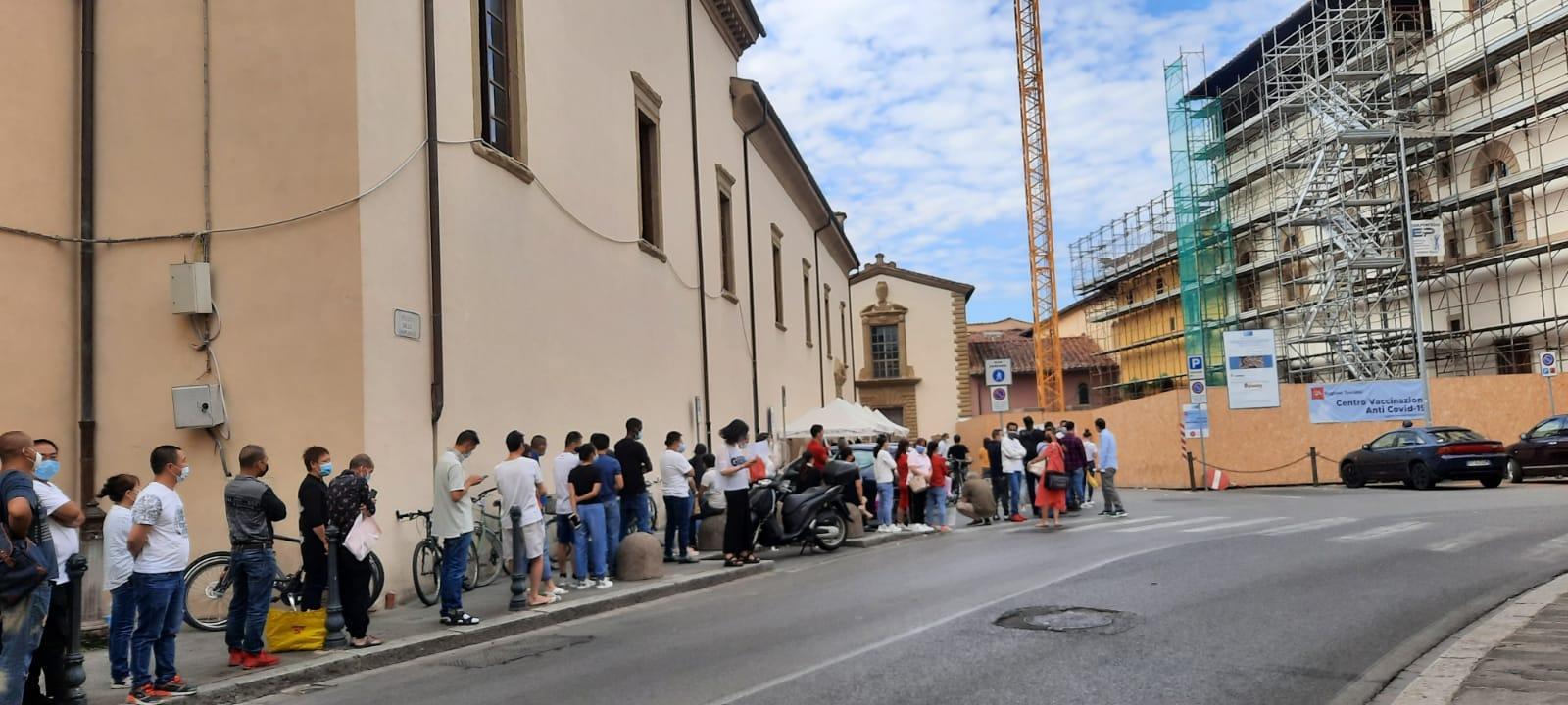 La fila davanti al Pellegrinaio Novo