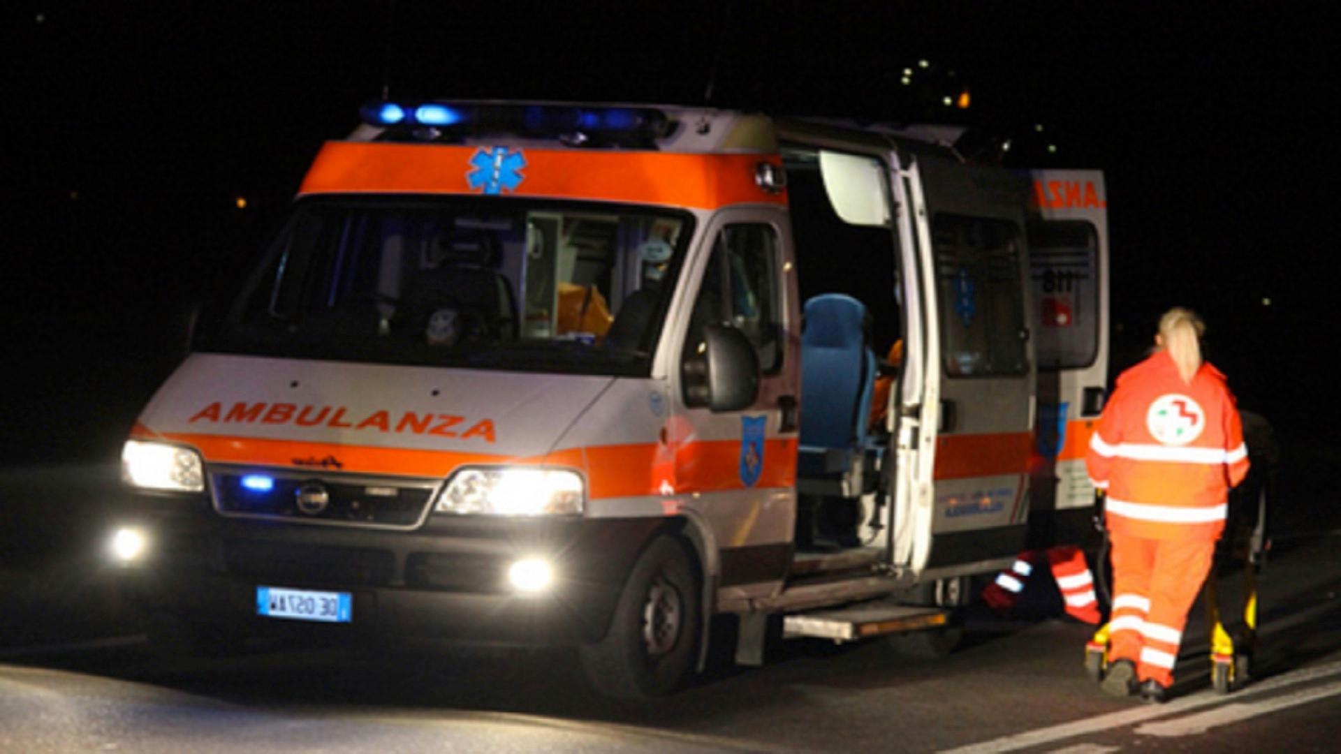 In moto investono un animale selvatico: due feriti a Vernio