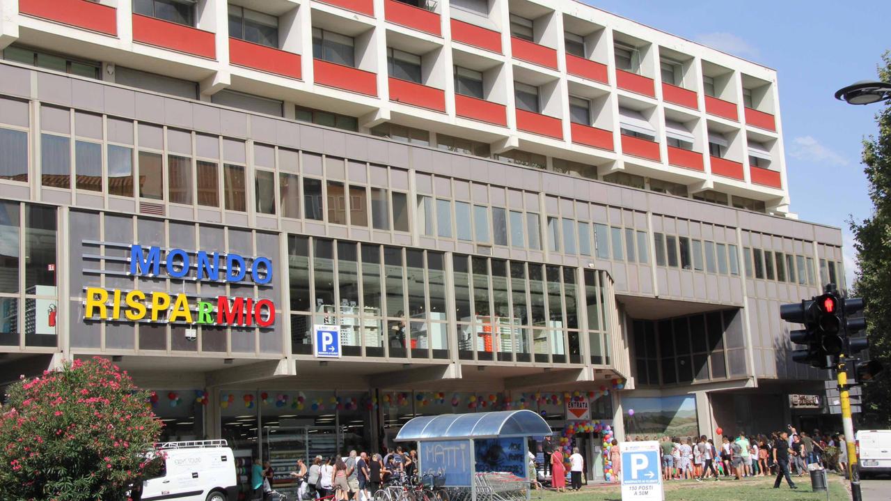 Il grande magazzino Mondo Risparmio in piazza San Marco