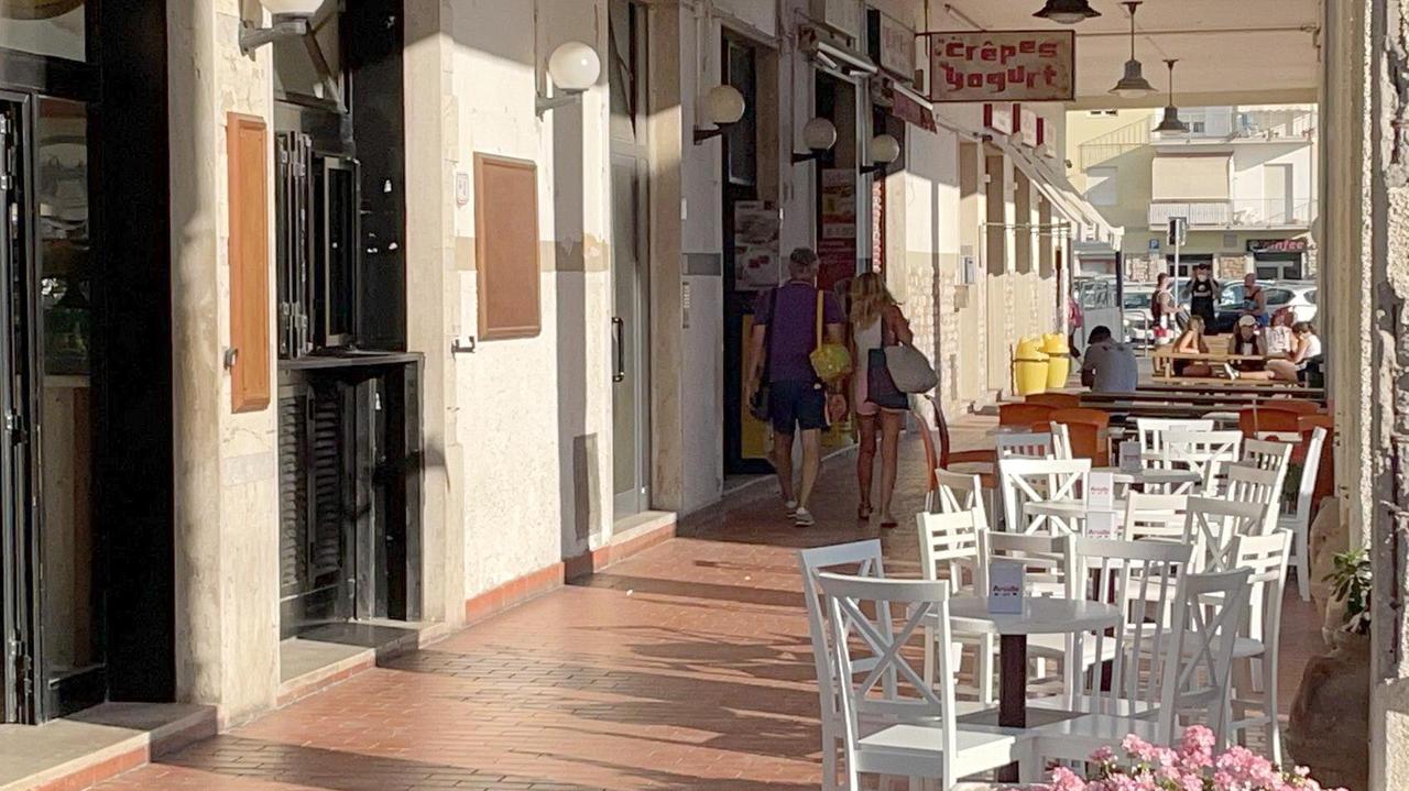 Via Zara, Follonica: qui il 37enne è stato aggredito e lasciato in una pozza di sangue (FotoGiorgio)