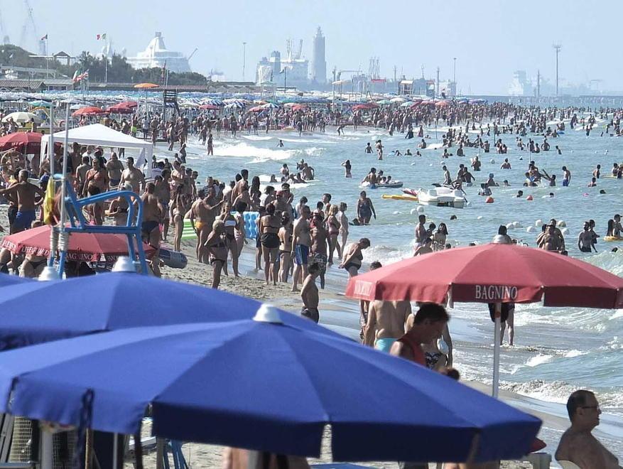 Uno scorcio del litorale pisano