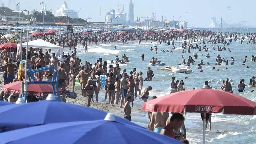 Uno scorcio del litorale pisano