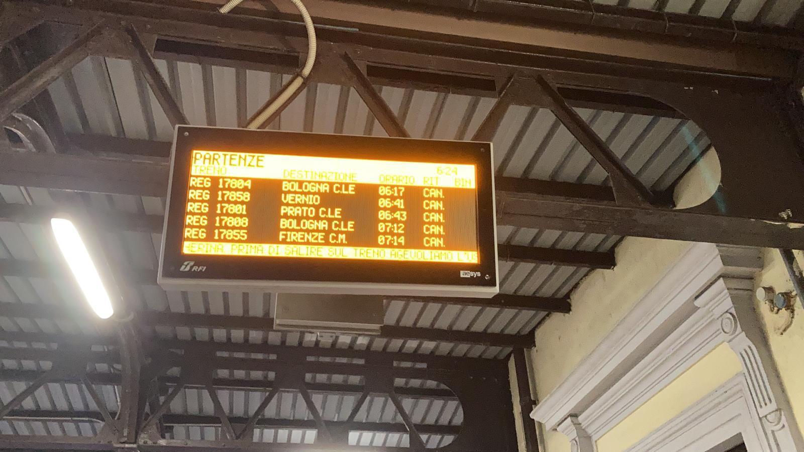 Ritardi e cancellazioni sulla Prato-Bologna: pendolari infuriati