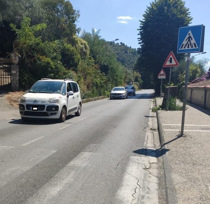 Bici travolta da una moto: ciclista grave 