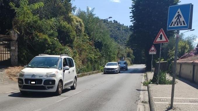 Bici travolta da una moto: ciclista grave