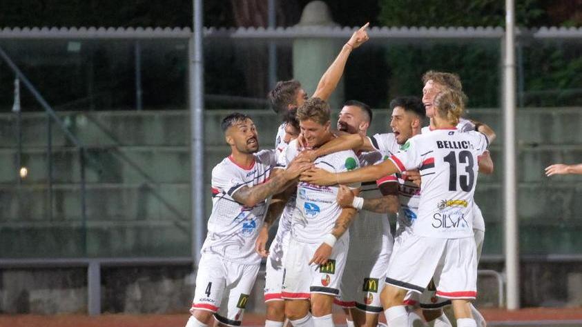 Imola porta bene ai colori rossoneri l’eurogol di Semprini lancia la Lucchese