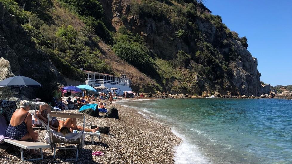Elba, invasione di meduse: bagnanti in difficoltà 