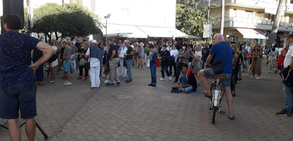 Nuova manifestazione degli oppositori a vaccino e green pass