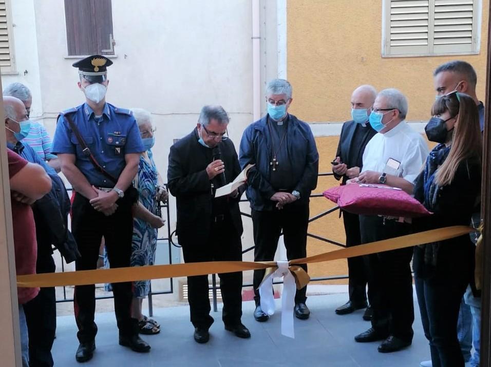 Il ritorno a casa di monsignor Angelo Becciu 