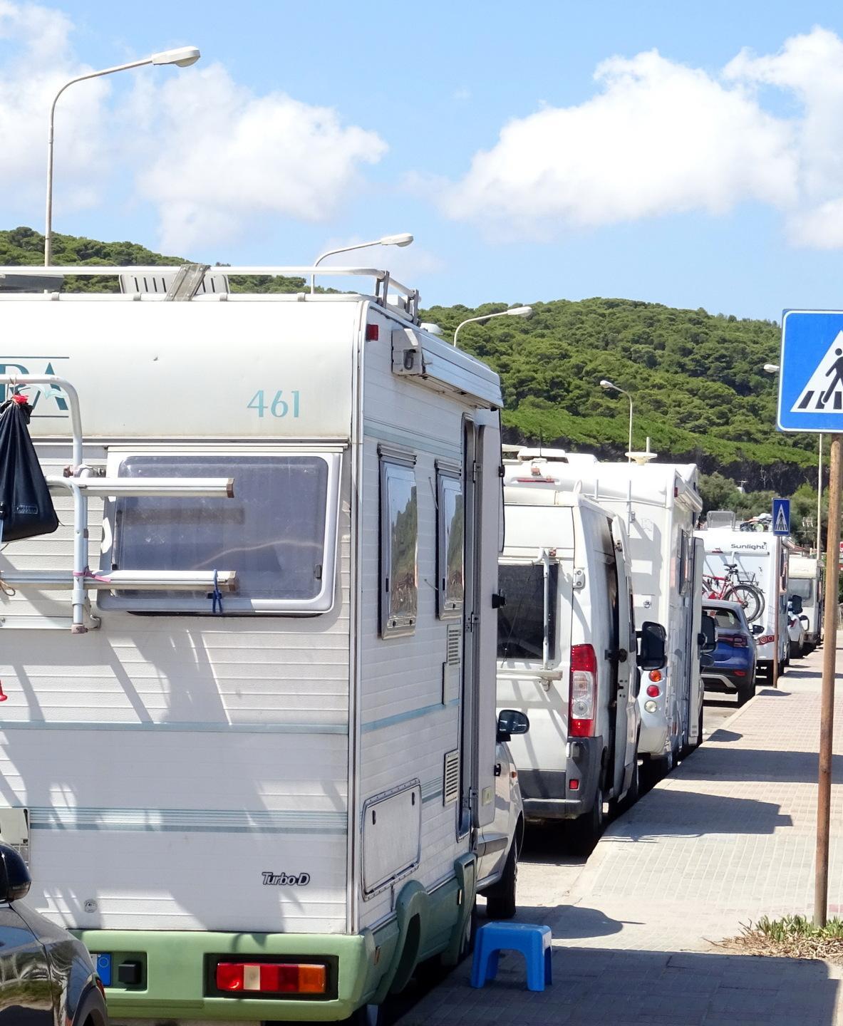 Camper abusivi e posteggi inesistenti