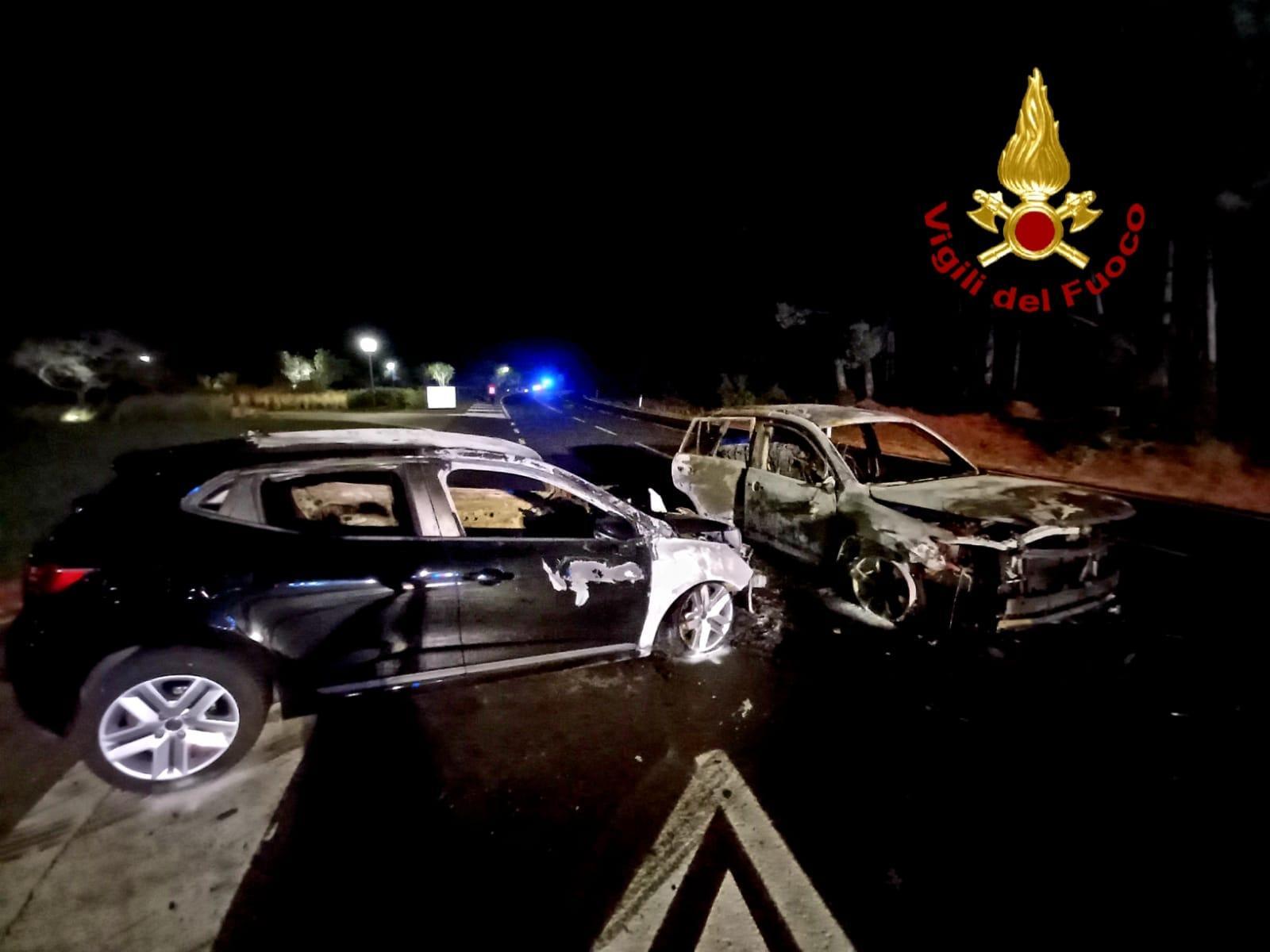 Arzachena, incidente sulla sp 59: le auto prendono fuoco