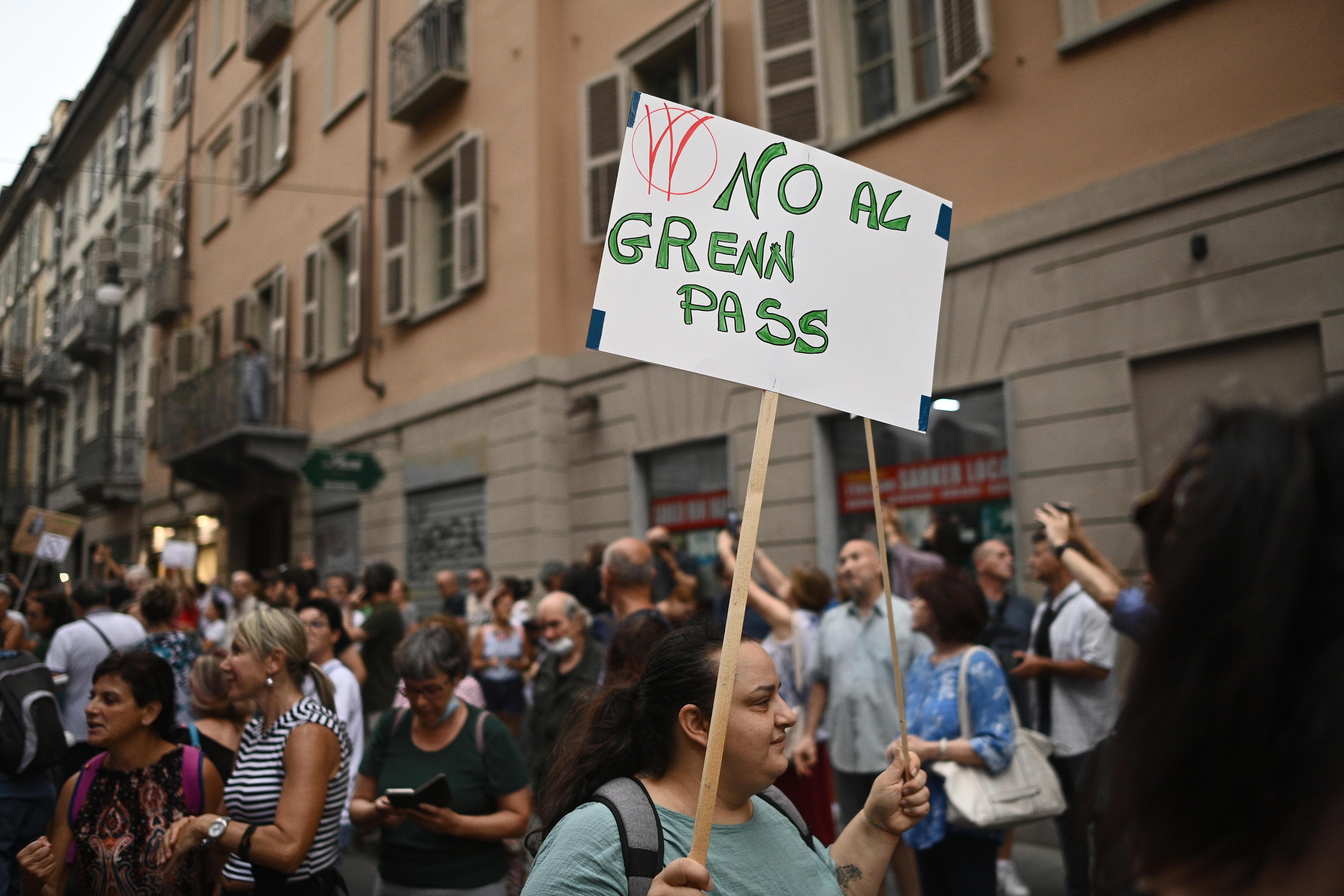 I No Green Pass minacciano di bloccare i treni. Zamorani (+ Europa): «Pronto alle denunce»