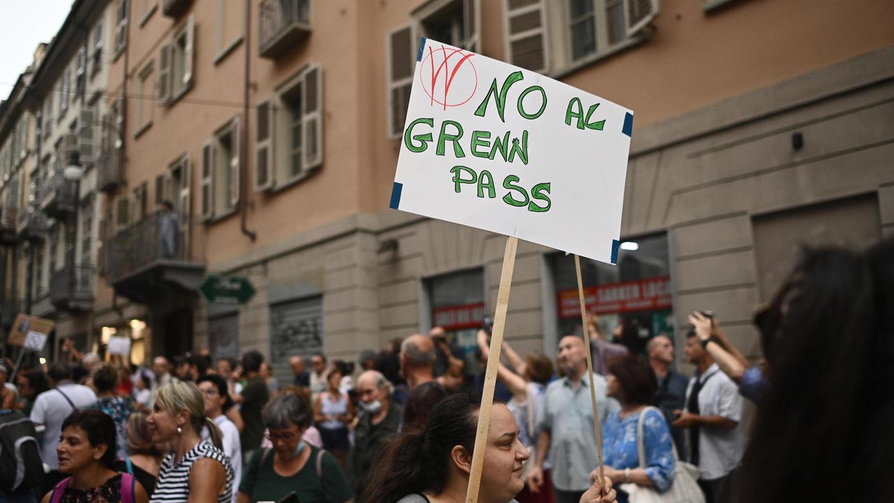 I No Green Pass minacciano di bloccare i treni. Zamorani (+ Europa): «Pronto alle denunce»