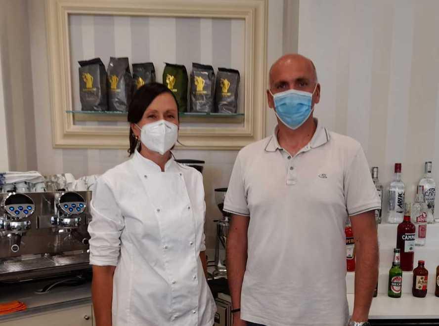 Dice addio al posto fisso per realizzare il sogno di aprire una pasticceria