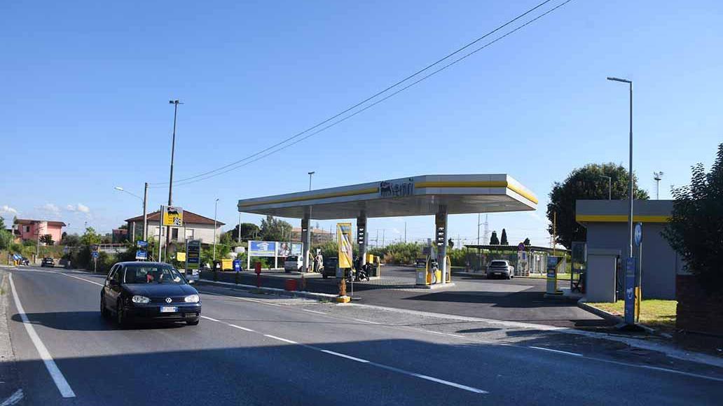 Il distributore in via Pellegrini, recentemente ristrutturato