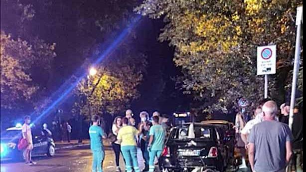 L’incidente in viale Roma (foto Angelo Iannattone)