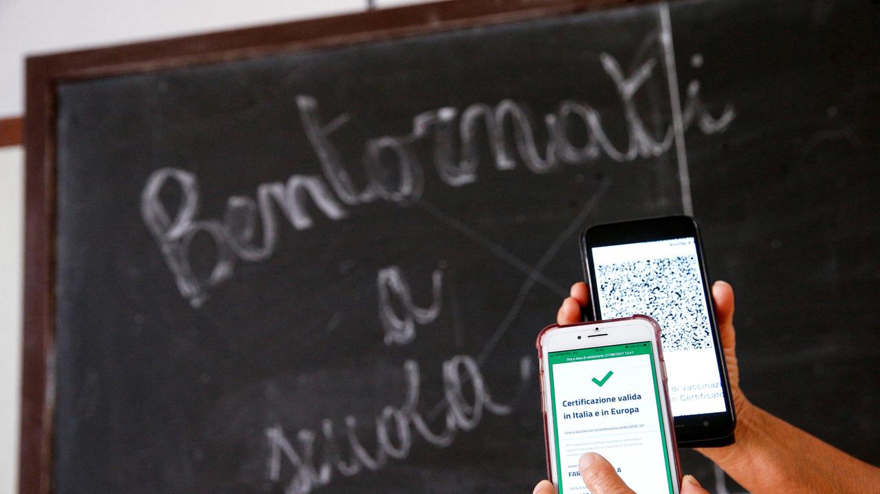 Green Pass obbligatorio per il personale scolastico, ecco la circolare del Ministero per le verifiche