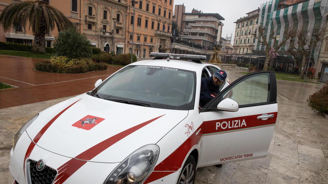 Una pattuglia della polizia municipale di Montecatini