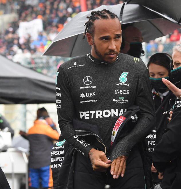 La stoccata di Lewis Hamilton «Una follia, e pagano i tifosi»