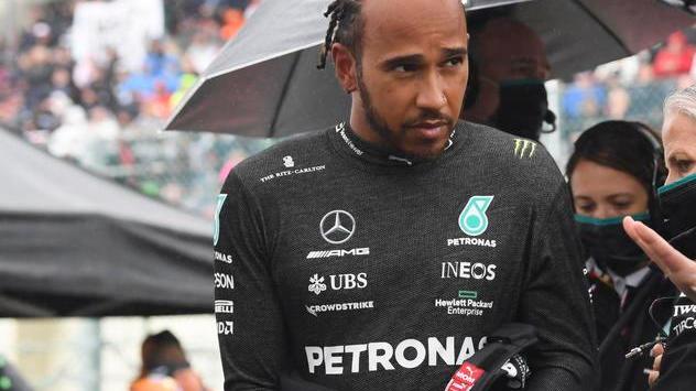 La stoccata di Lewis Hamilton «Una follia, e pagano i tifosi»