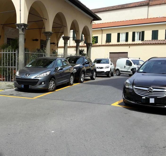 Ma gli stalli gialli sono pochi solo 1.627 in tutto il centro 