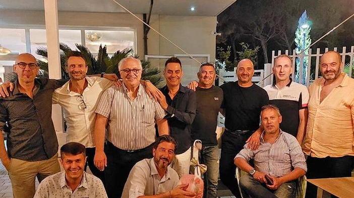 Il prof. Frosini va in pensione ecco il saluto degli ex studenti