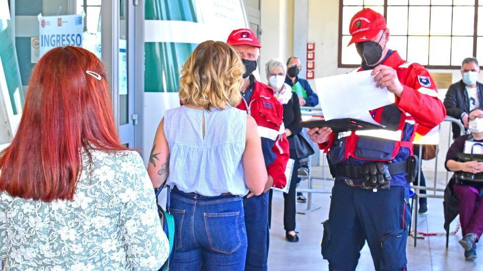 Bene il vaccino a libero accesso Verso quota 300 dosi nei centri 