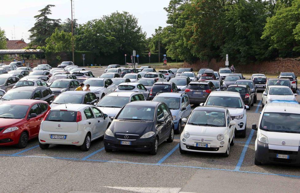 Premio assicurazione auto A Ferrara i costi più bassi 