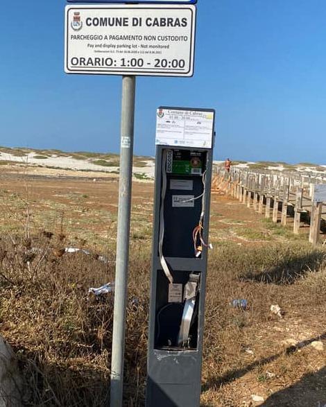 Cabras, parcheggi tra raid e polemiche: il caso in Consiglio