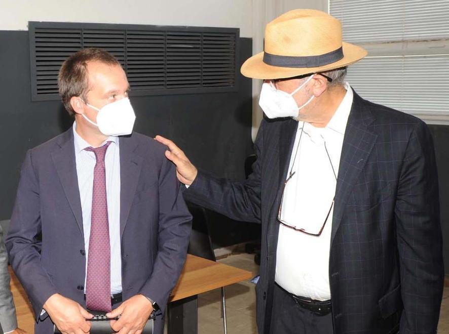 A sinistra il vicepresidente di Jsw Steel Italy, Marco Carrai, col presidente Virendar Bubbar