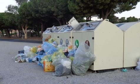 Esa scagiona i turisti e accusa gli elbani: «Isole ecologiche intasate dai residenti» 
