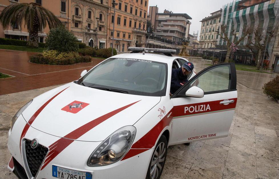 Maltratta il padre per mesi, arrestata la figlia di 34 anni 