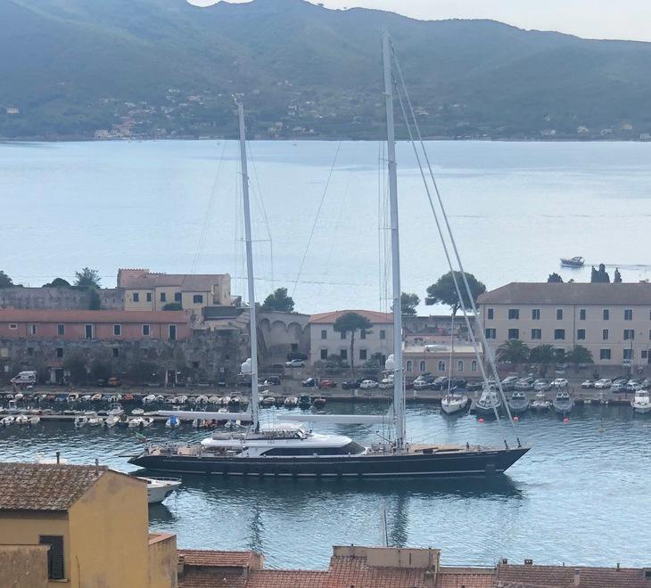 Lo yacht Seven