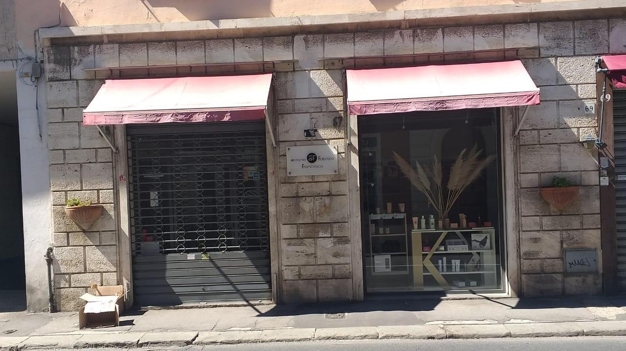 Il parrucchiere derubato