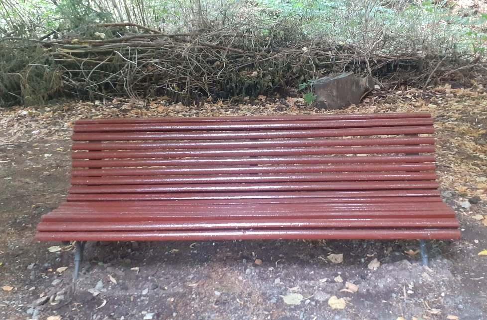 Restaurate quattro panchine