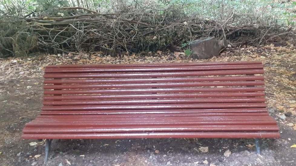 Restaurate quattro panchine